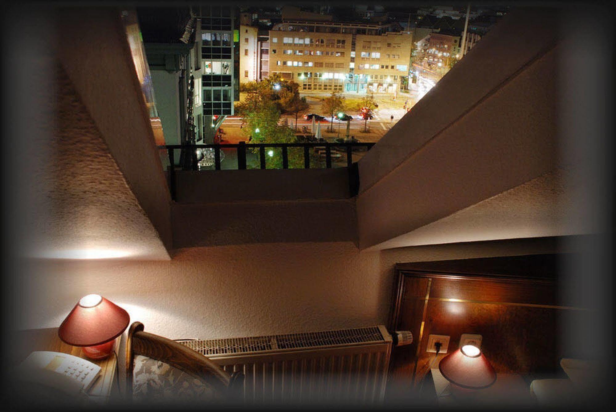 Hotel am Wilhelmsplatz Stuttgart Exteriör bild